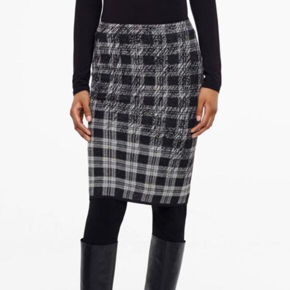 Sarah Pacini Dresses & Skirts - Sarah Pacini Black White Gray Wool Blend Plaid High Rise Tartan Pencil Skirt